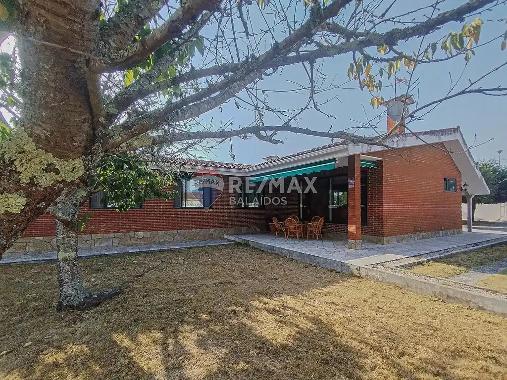 https://static.fotocasa.es/images/ads/8004d14d-78a0-408c-aef7-59183044b403?rule=original