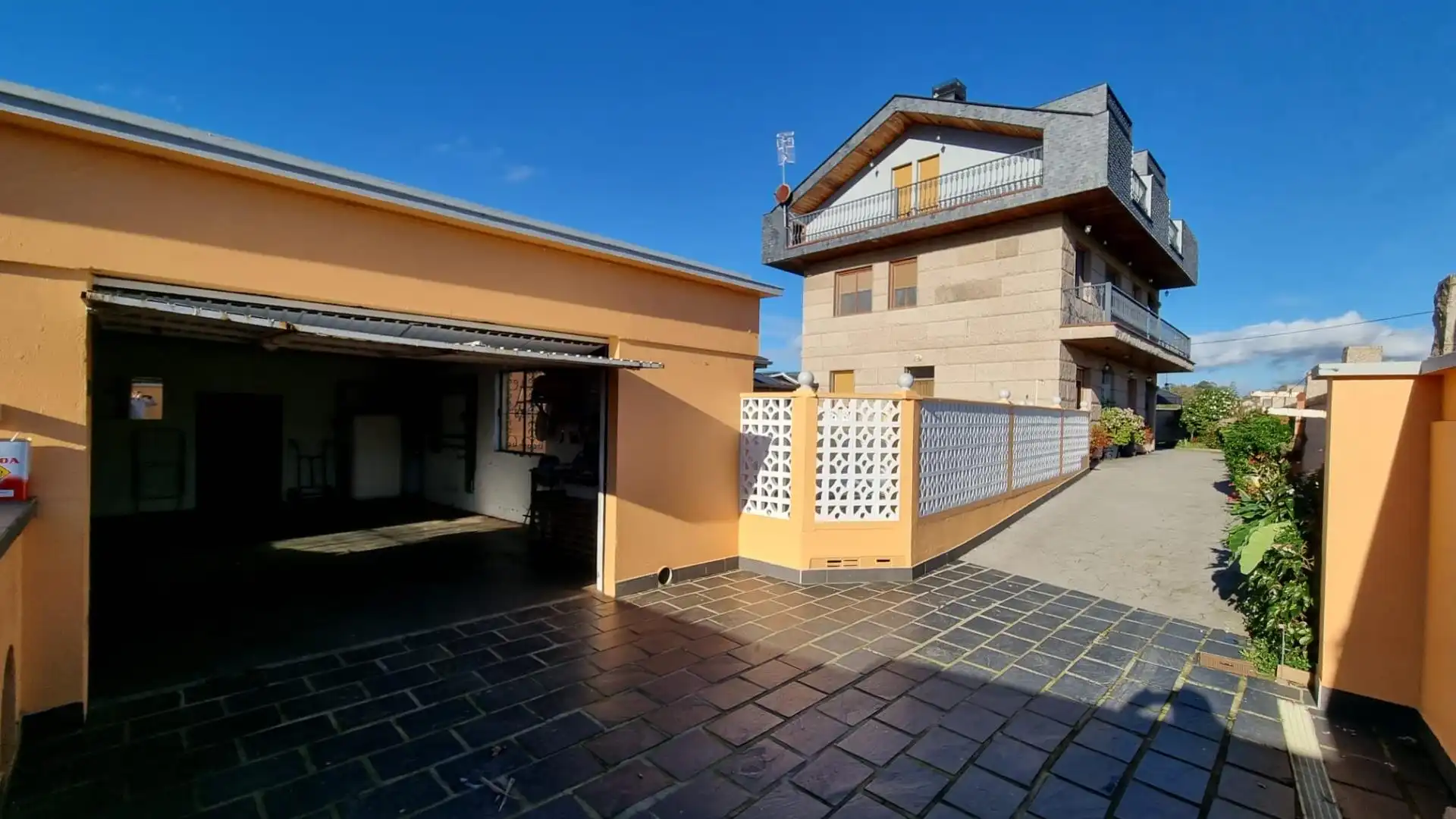 https://static.fotocasa.es/images/anuncio/0001/01/01/176290221/2734858063.jpg?rule=original