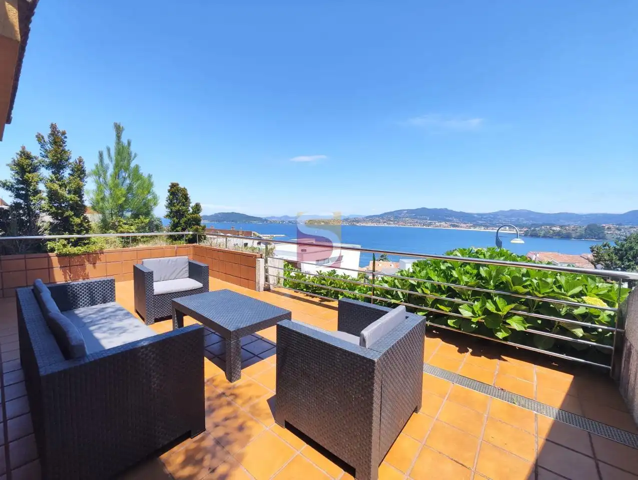 https://static.fotocasa.es/images/ads/a6712c42-52a0-43df-a3b4-dfe50ed106bb?rule=original