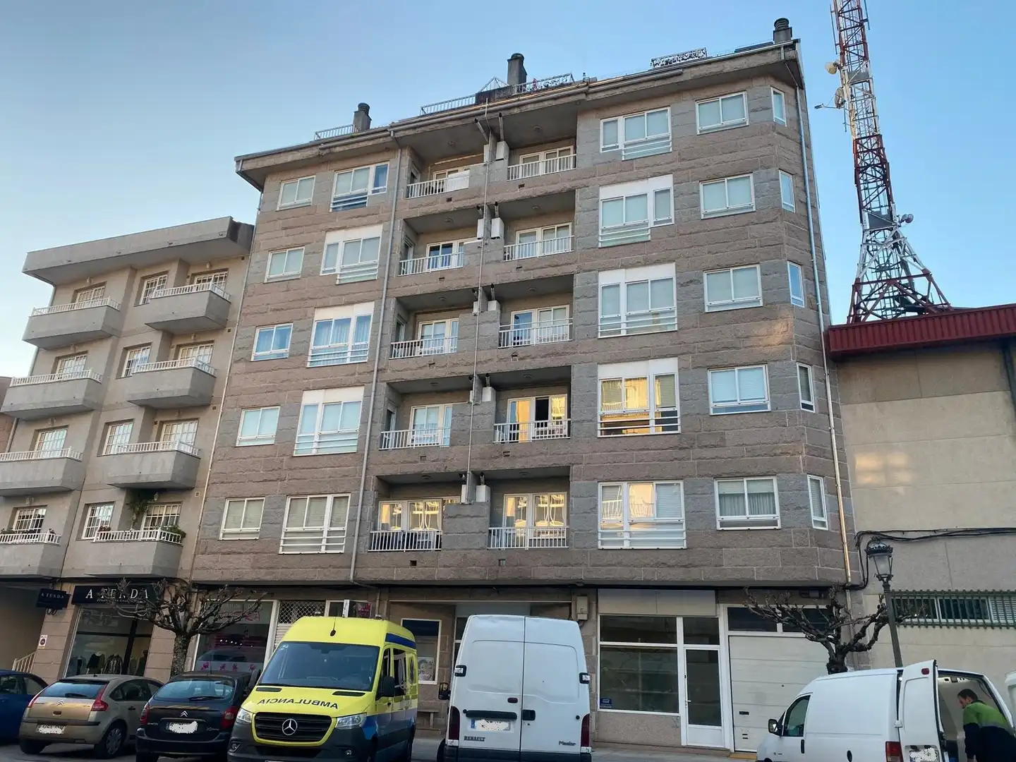 https://static.fotocasa.es/images/ads/0ff04bc3-61cb-496f-af0b-a9d32ae5b420?rule=original