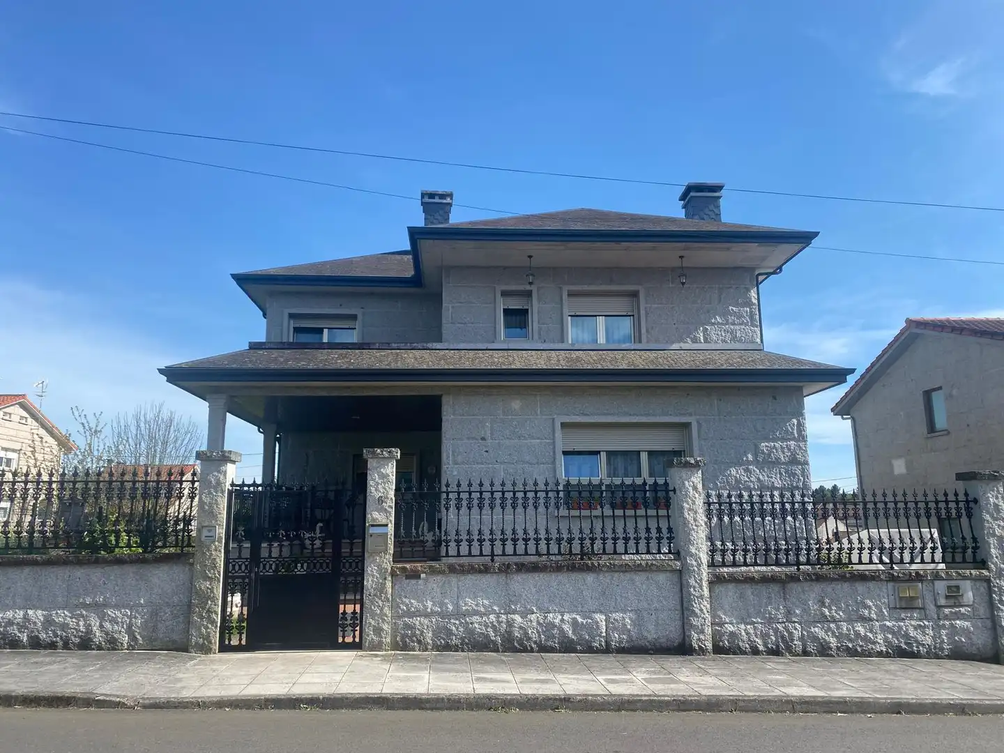 https://static.fotocasa.es/images/ads/ea8492e3-53a6-439a-b74d-610e05e55cf0?rule=original