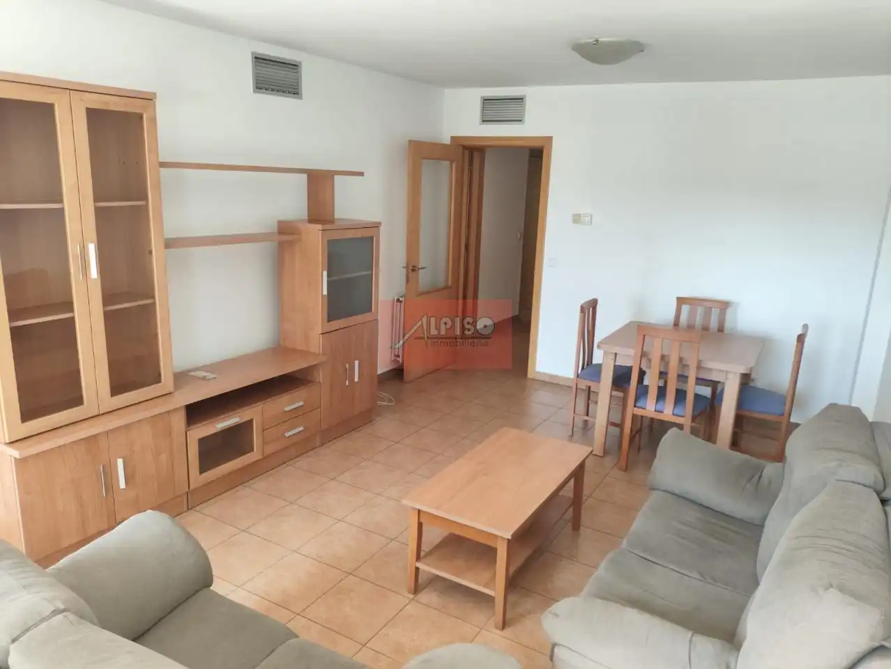 https://static.fotocasa.es/images/ads/d4eea735-53a5-493d-ba36-2e48323bd758?rule=original