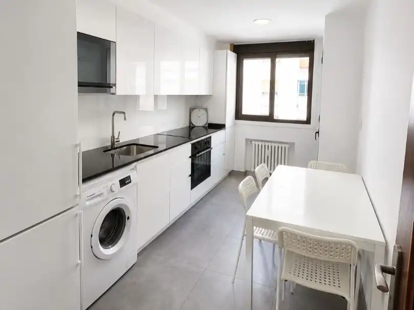 https://static.fotocasa.es/images/ads/042b67a1-19ed-43bd-927b-fadcbec2c6c9?rule=original