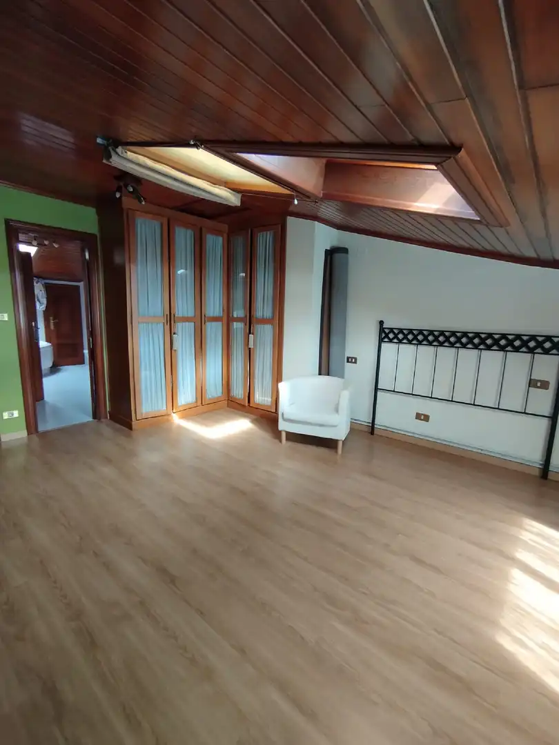 https://static.fotocasa.es/images/ads/9c5ca7e3-7d18-4d5d-a57c-ca882141bcf9?rule=original