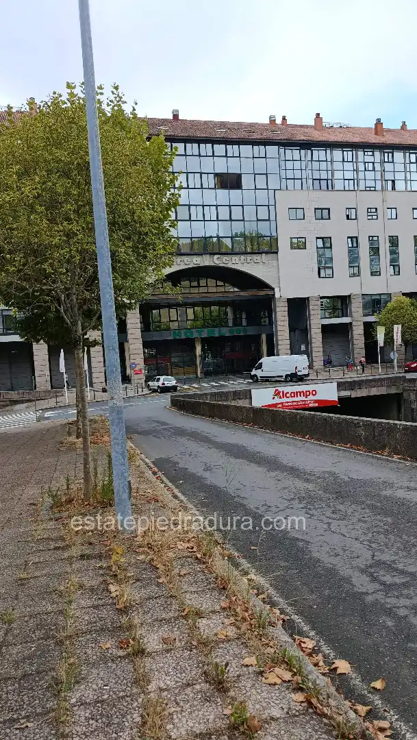 https://static.fotocasa.es/images/ads/29539644-2326-4dfd-88cb-291d388f9323?rule=original