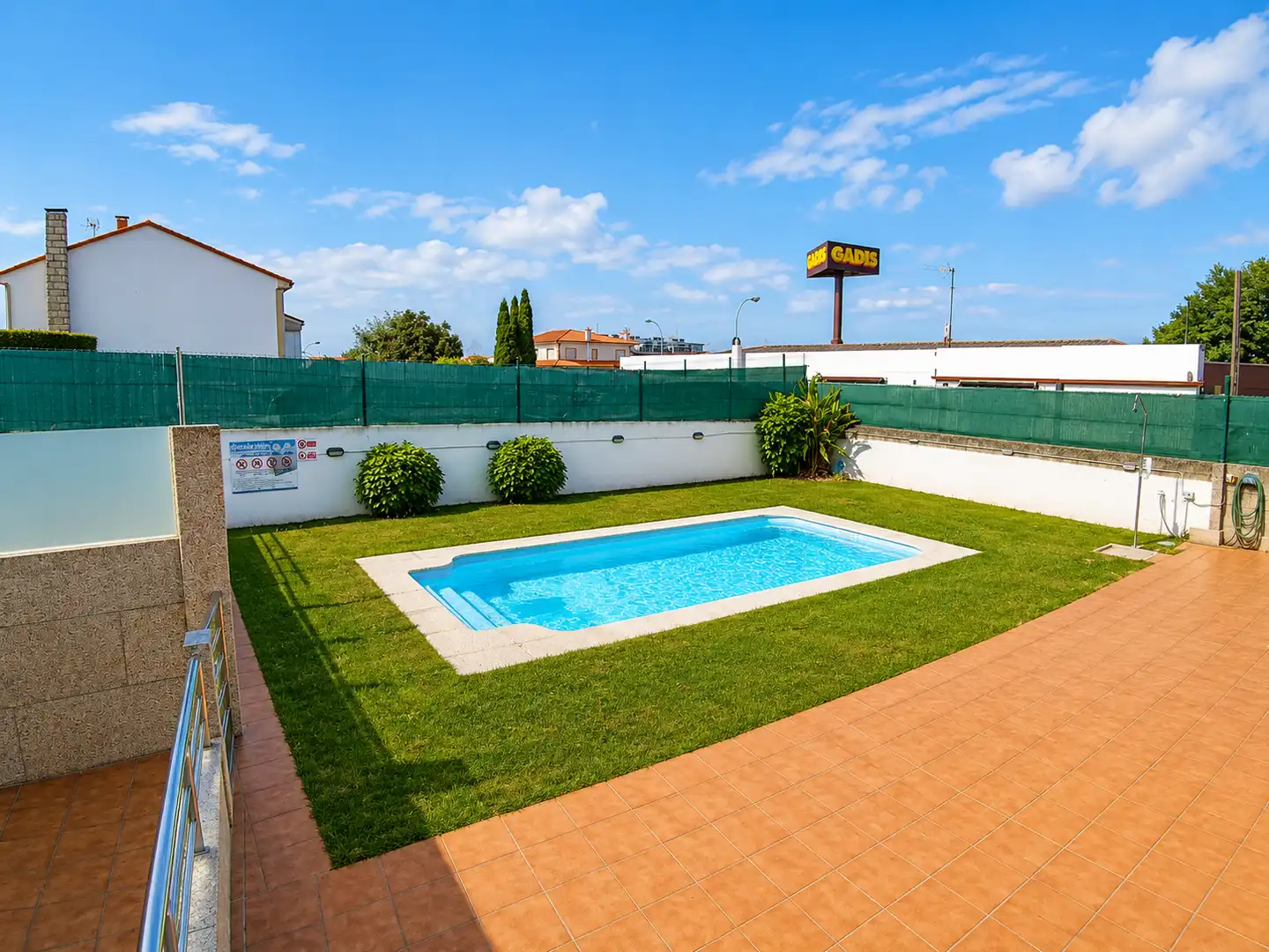 https://static.fotocasa.es/images/ads/ecd6e2da-56b8-4f5c-a71d-1fe59561f6d7?rule=original