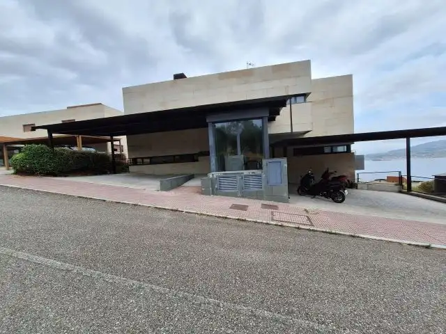 https://static.fotocasa.es/images/ads/e661dc1e-9750-4d2d-af56-87cef6f738b9?rule=original