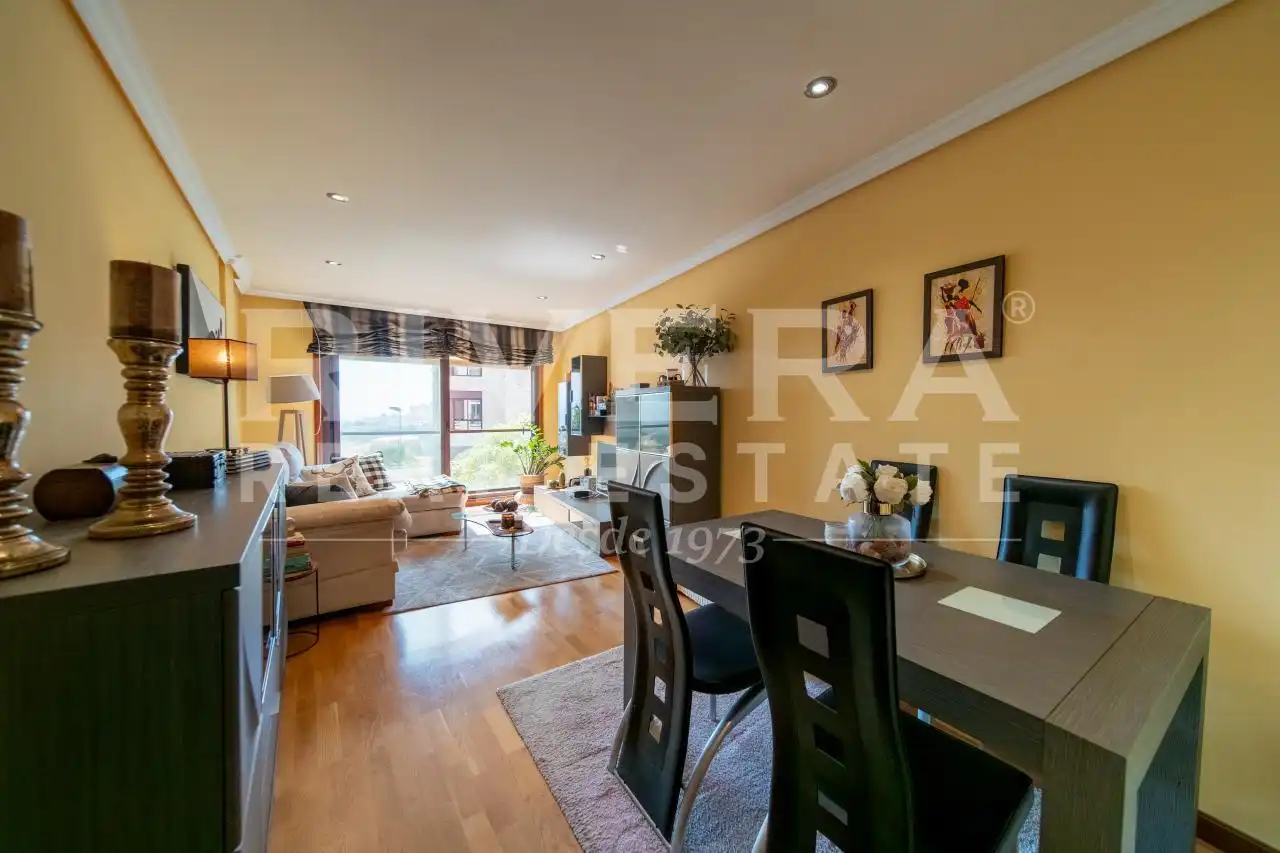 https://static.fotocasa.es/images/ads/7615945a-e89b-4f84-b690-b073ef0f4b71?rule=original