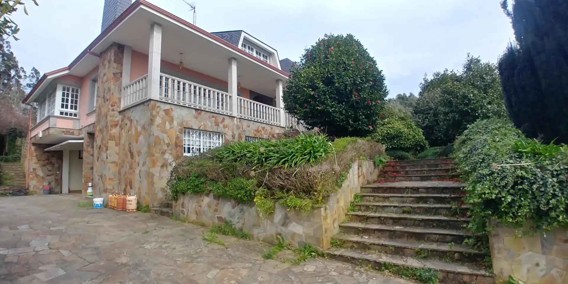 https://static.fotocasa.es/images/ads/f82efe13-3c2d-49e9-96fa-b2ef0717c851?rule=original