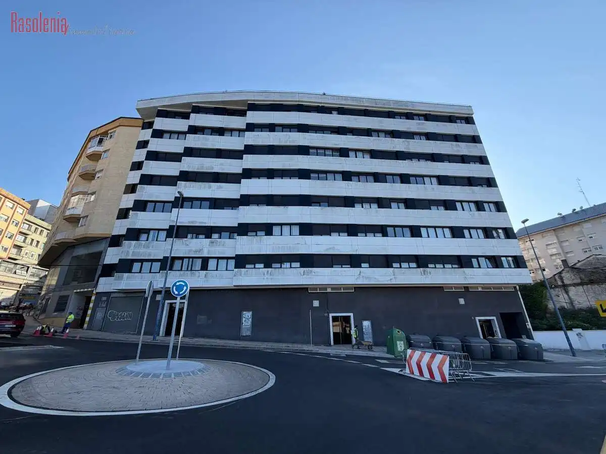 https://static.fotocasa.es/images/ads/6c0b330e-d892-4d3f-acba-78c773bea2bc?rule=original