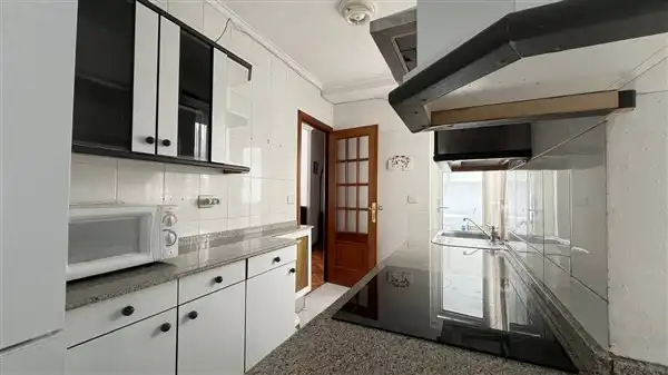 https://static.fotocasa.es/images/ads/ab6fffbf-c6a7-4116-a865-3922386859b8?rule=original