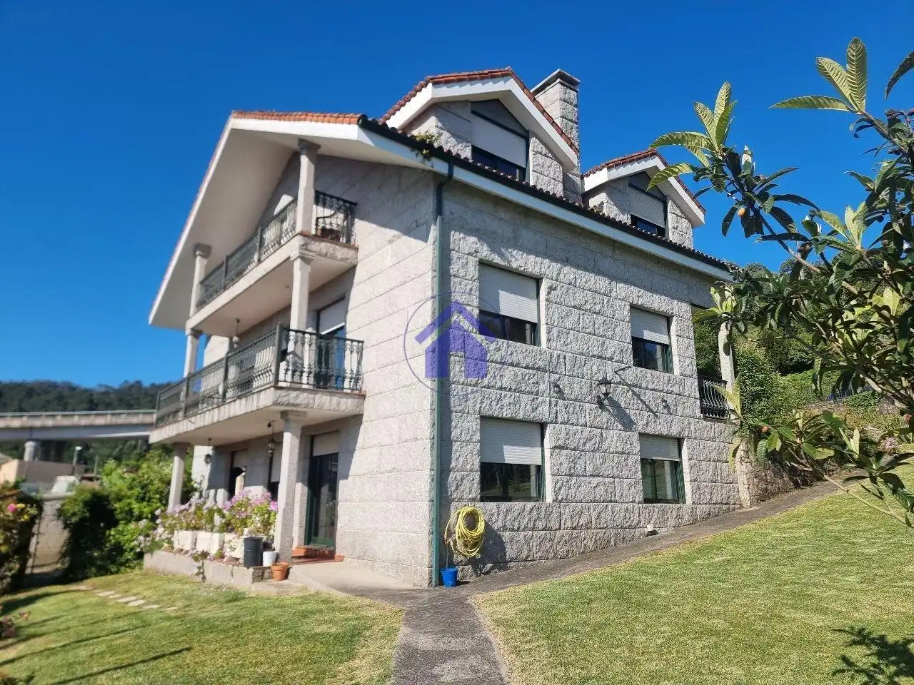 https://static.fotocasa.es/images/ads/a6cc4aad-b8a4-4373-b6bb-e016889f009c?rule=original