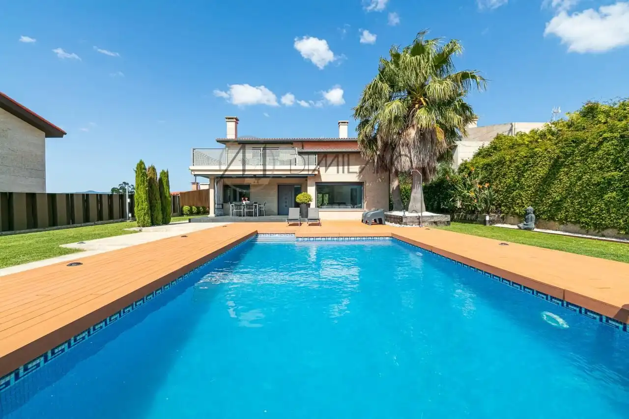 https://static.fotocasa.es/images/ads/3de2596b-3d7b-4e0f-b61c-a73c773dbd02?rule=original