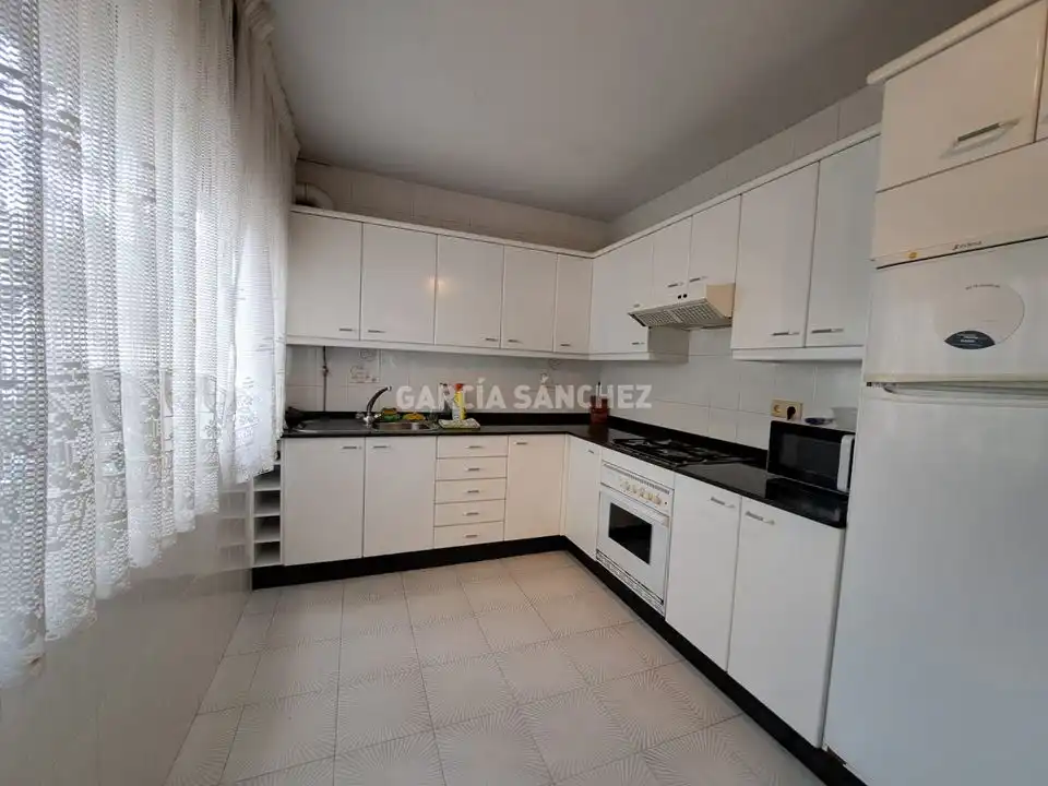 https://static.fotocasa.es/images/ads/3a12663a-217a-472d-b768-3316cb0d391f?rule=original