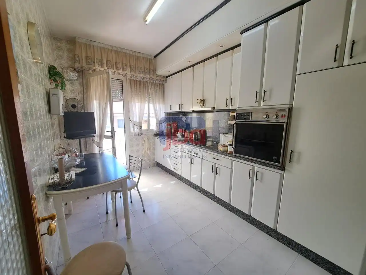 https://static.fotocasa.es/images/ads/b4c230a5-7ab7-4e39-bb55-02bf75cc316b?rule=original