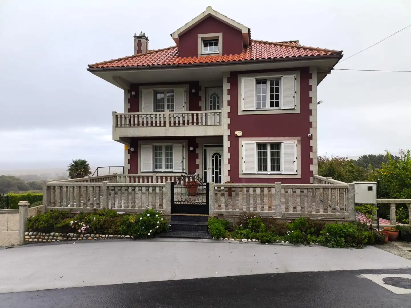 https://static.fotocasa.es/images/ads/6edbe564-f780-436c-b194-0ef8c1c1d2b4?rule=original