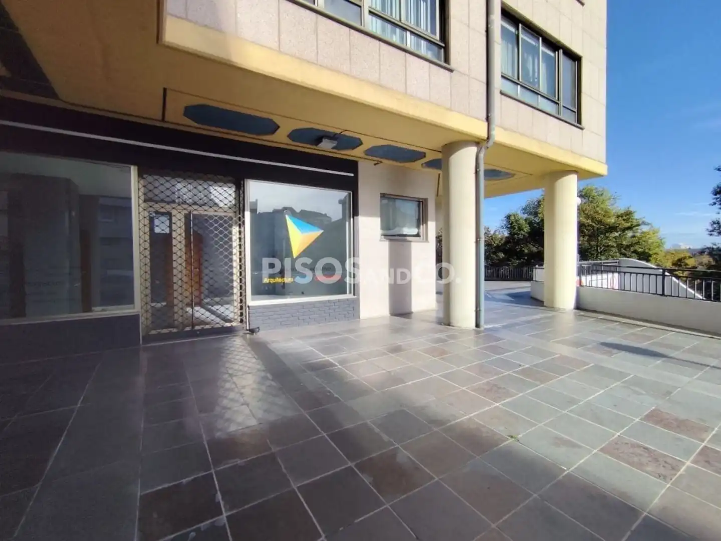 https://static.fotocasa.es/images/ads/3233fb0d-04ea-4e7d-b486-fafcf9da3717?rule=original