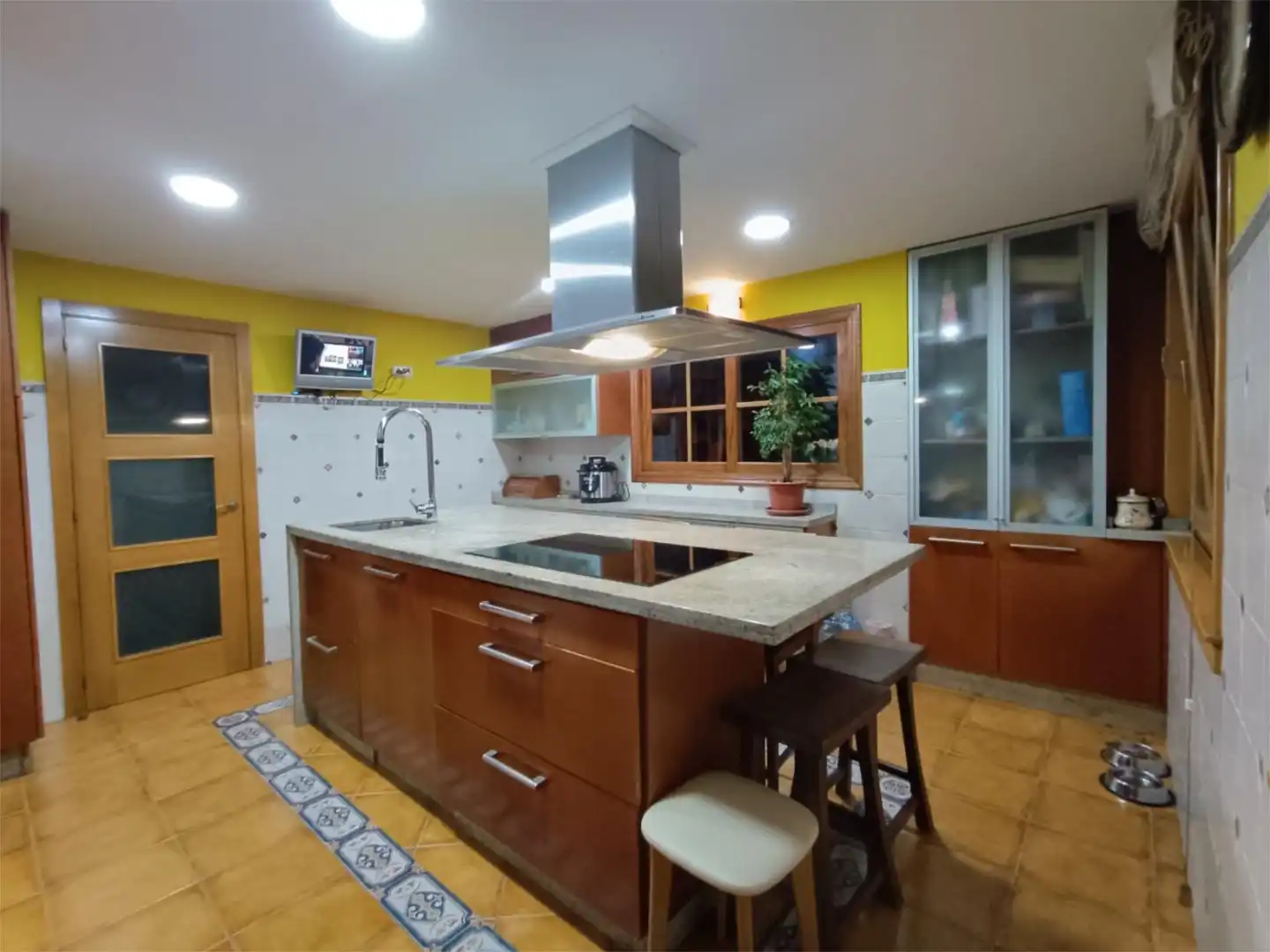https://static.fotocasa.es/images/anuncio/2024/05/22/183357732/3879025645.jpg?rule=original