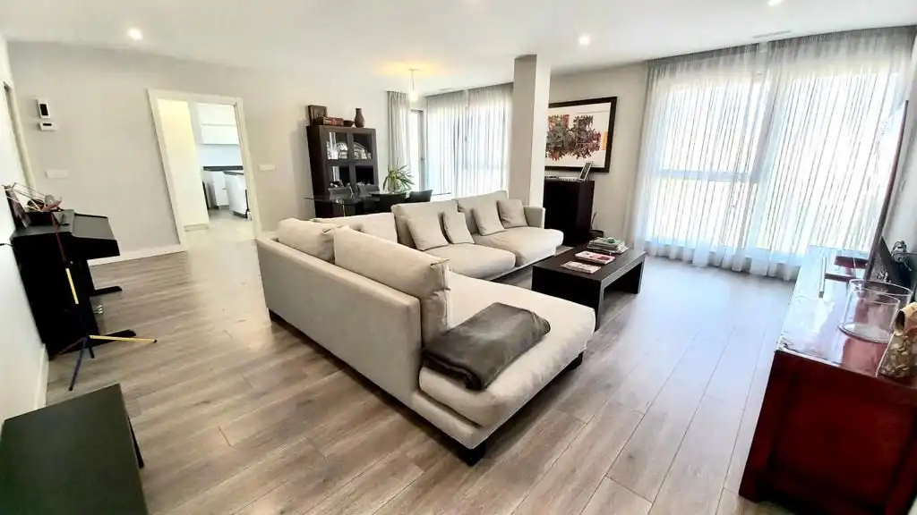 https://static.fotocasa.es/images/ads/df5c42e4-e1a6-43cf-b035-92bb8b3265bd?rule=original