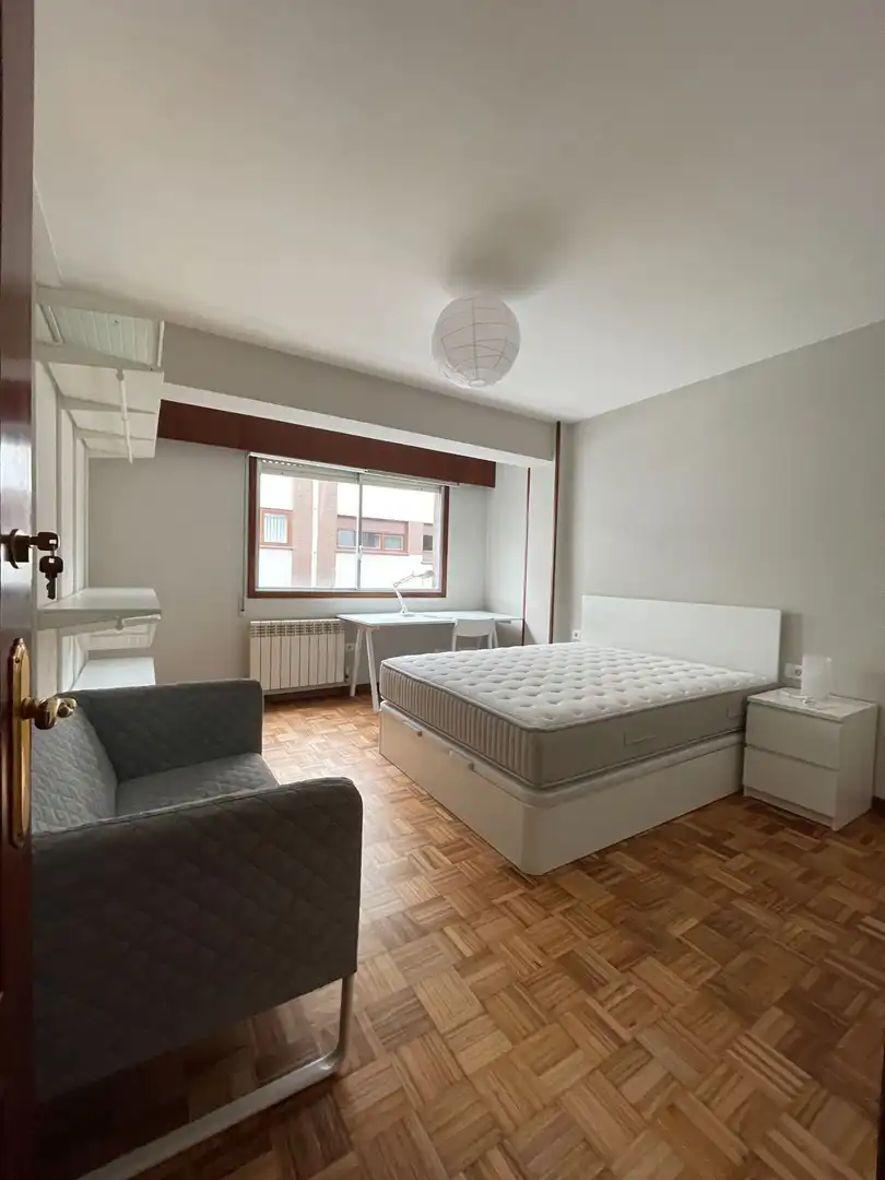 https://static.fotocasa.es/images/ads/28dc63ce-9b6a-4873-9b72-b35e1ac7ca1f?rule=original