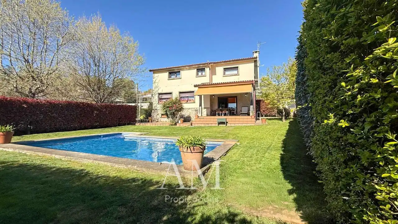 https://static.fotocasa.es/images/ads/52e0bb09-8938-4ea0-9c7b-e7cb544e2748?rule=original