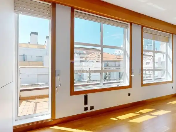 https://static.fotocasa.es/images/ads/00e7de20-b42c-4a5f-9a8d-bced3e0f64fb?rule=original