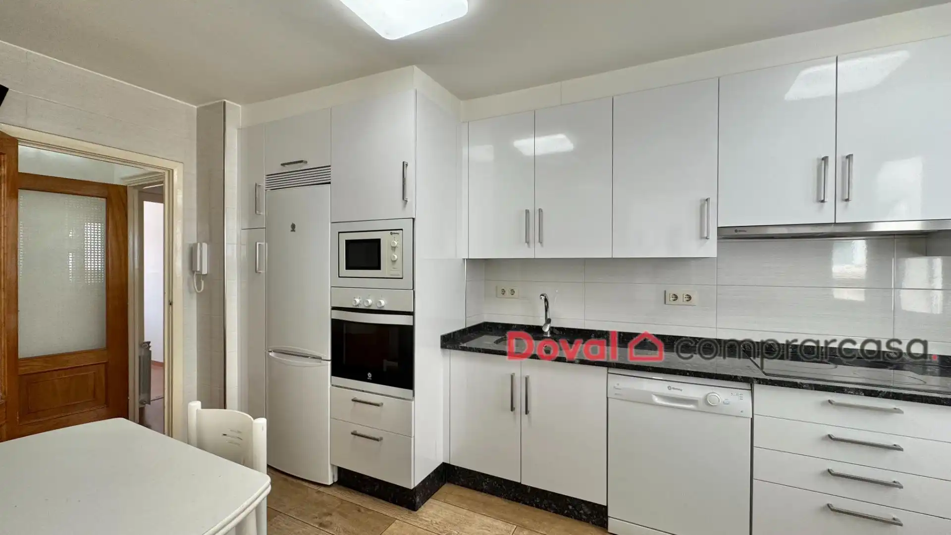 https://static.fotocasa.es/images/ads/3eea576d-584c-4af8-85e0-80eddaa89717?rule=original
