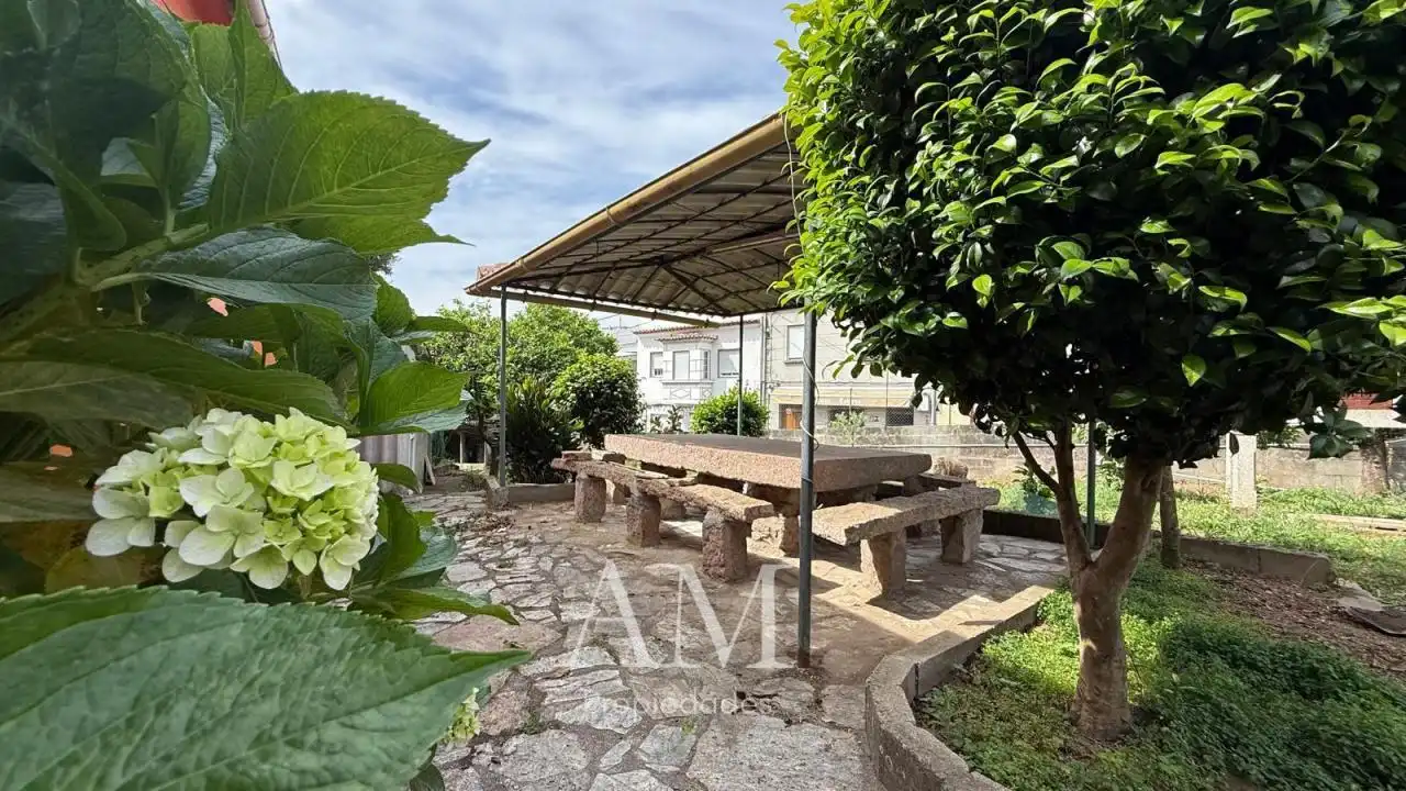 https://static.fotocasa.es/images/ads/deb8d31b-2f52-47b7-aff4-2f2732c0ce84?rule=original