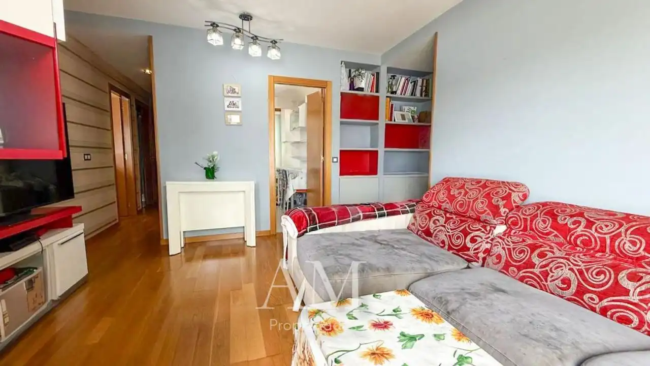 https://static.fotocasa.es/images/ads/31e930a6-db53-4892-bdfa-86fa8b3b975b?rule=original