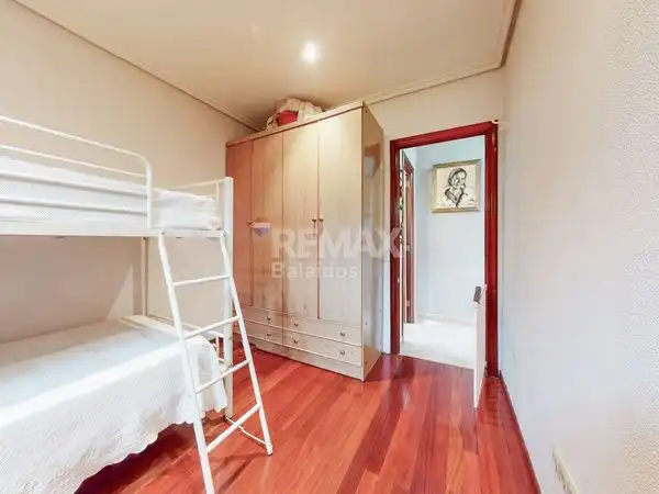 https://static.fotocasa.es/images/ads/ea0739e5-1987-43a7-8cd2-04fa7fd48457?rule=original