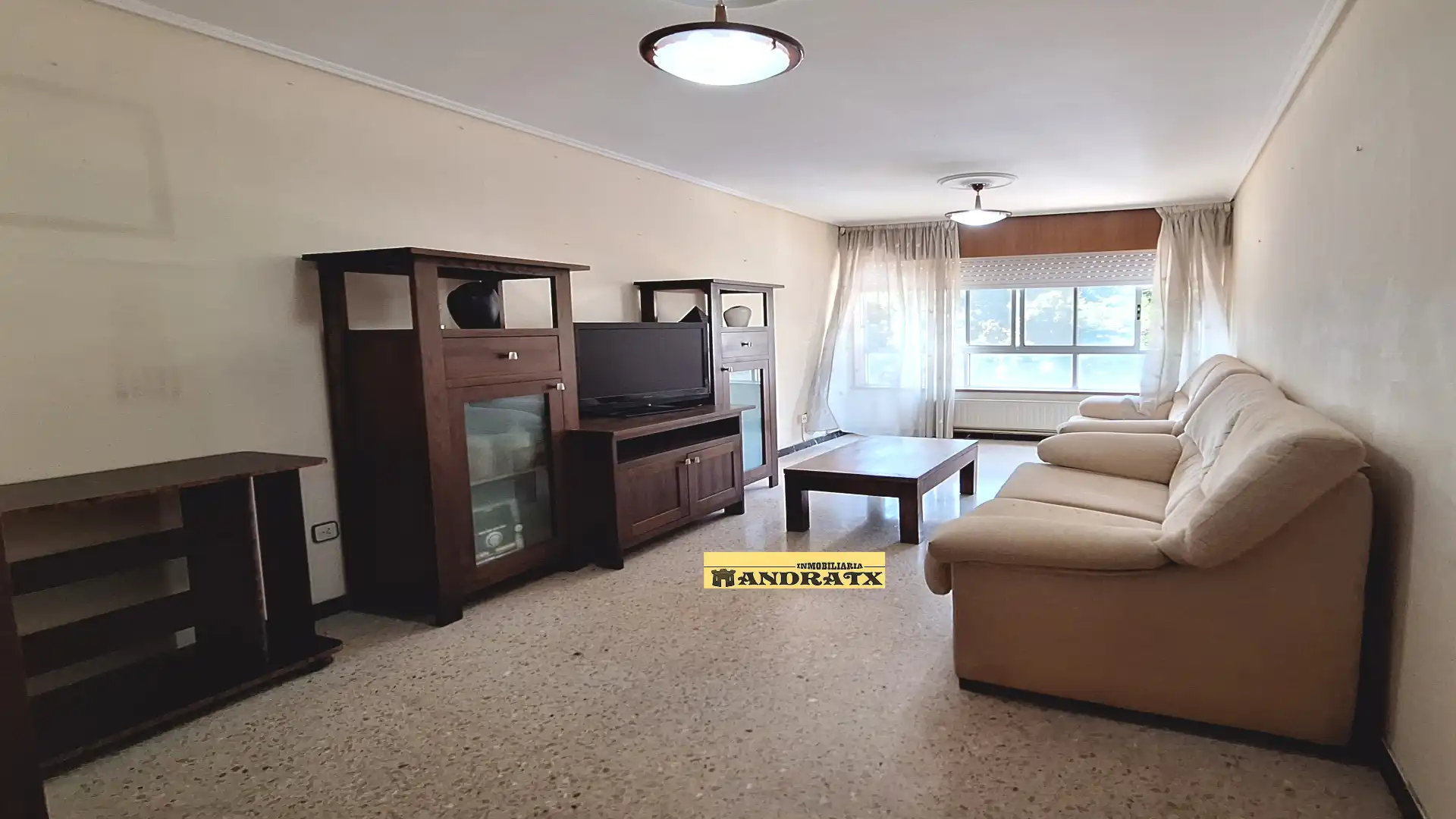 https://static.fotocasa.es/images/ads/1c1ce17b-b68f-4a06-a3c7-0d9b67a42120?rule=original