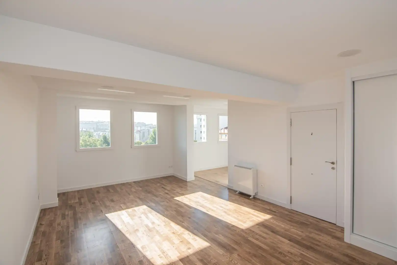 https://static.fotocasa.es/images/ads/def611a2-f30c-4884-9cb6-4522e65389a4?rule=original