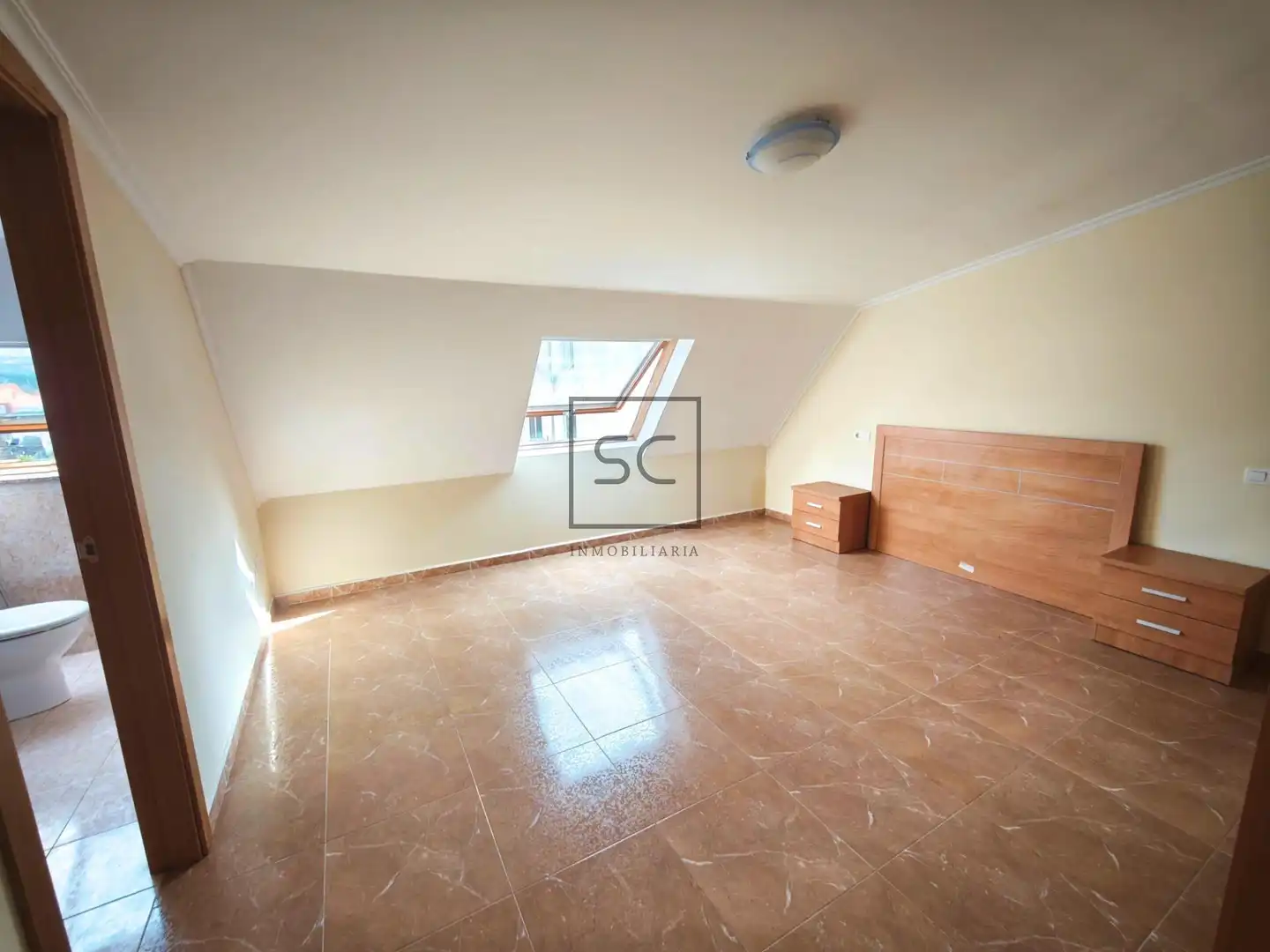 https://static.fotocasa.es/images/ads/f0421b17-e4e1-42cb-a991-f9029d7444a2?rule=original