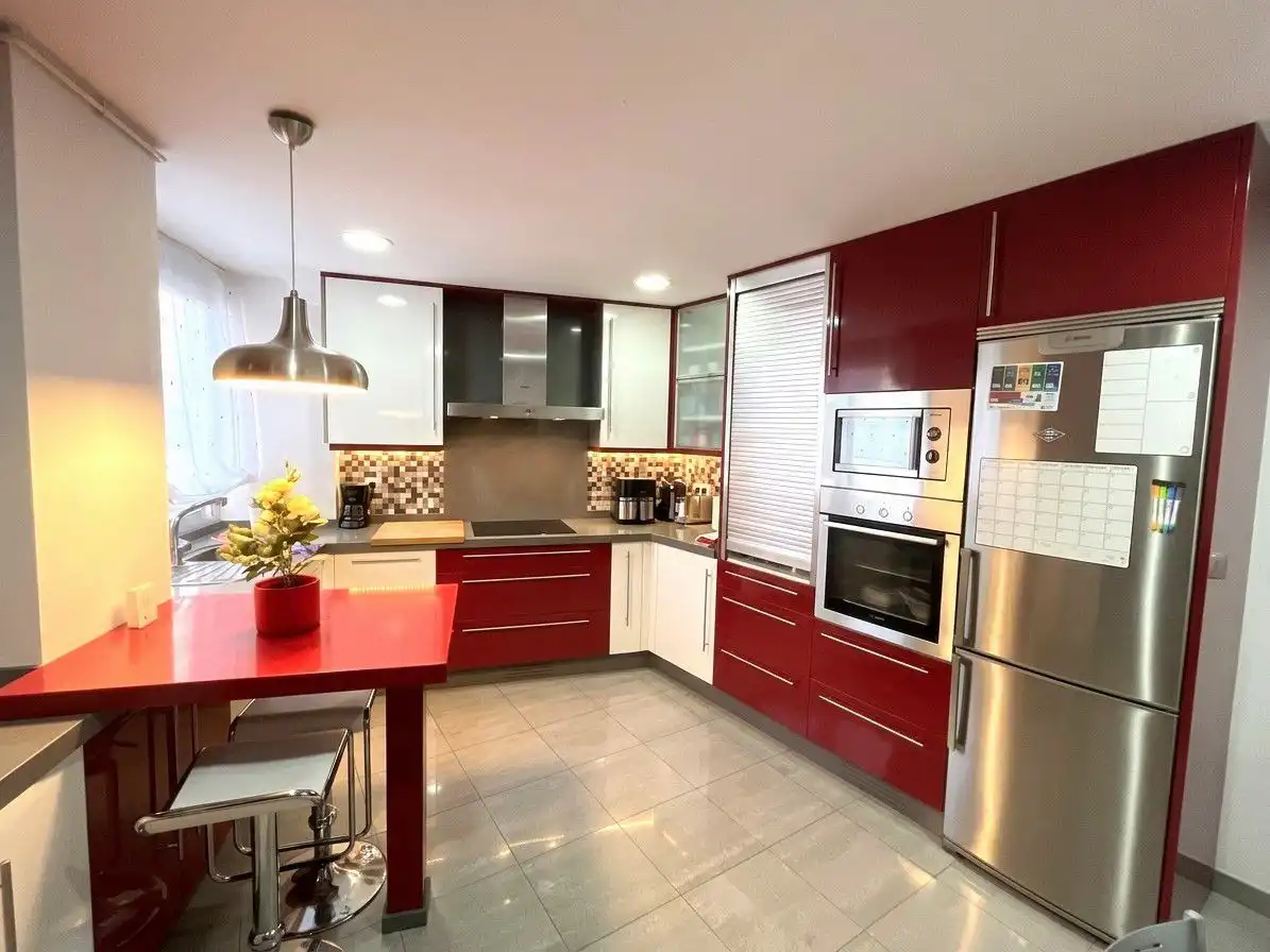 https://static.fotocasa.es/images/ads/243a5fe4-1a76-4d8d-8dd0-3b5249923252?rule=original