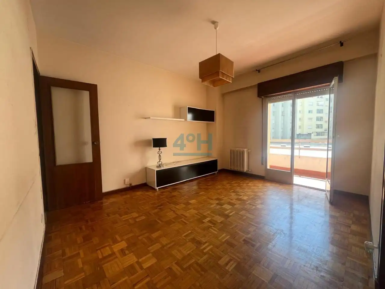 https://static.fotocasa.es/images/ads/4e2c439d-b48a-4c44-9860-335a26611699?rule=original