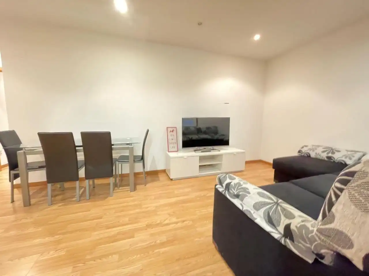 https://static.fotocasa.es/images/ads/da3f0e54-5999-4ac2-b8f2-695a630ba1cf?rule=original
