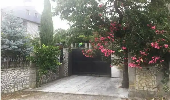 https://static.fotocasa.es/images/ads/251e1d95-2a7f-4d26-ae42-c0dc7cf3ff6b?rule=original