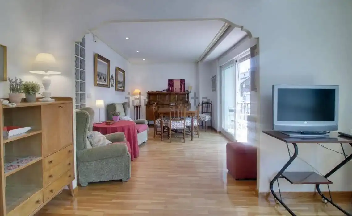 https://static.fotocasa.es/images/ads/c06e4990-d58b-477e-9d18-2edbd5fc7b00?rule=original