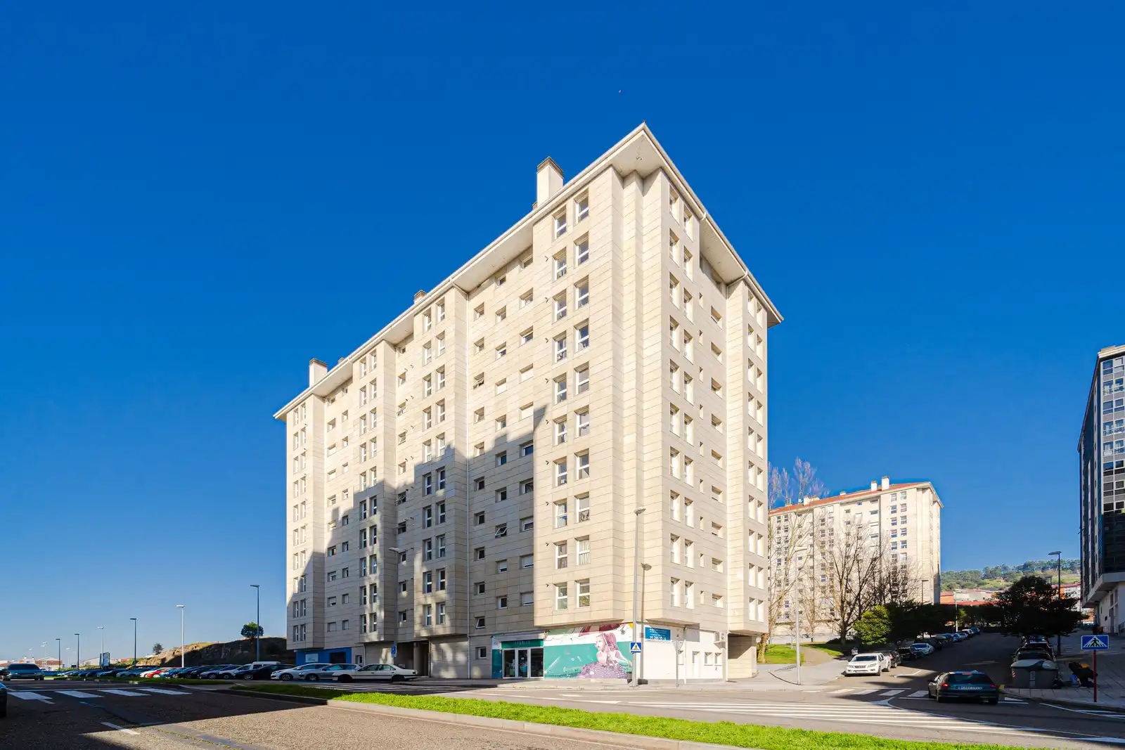 https://static.fotocasa.es/images/ads/83c8e047-b024-4de8-91fa-638fa0c3bde6?rule=original