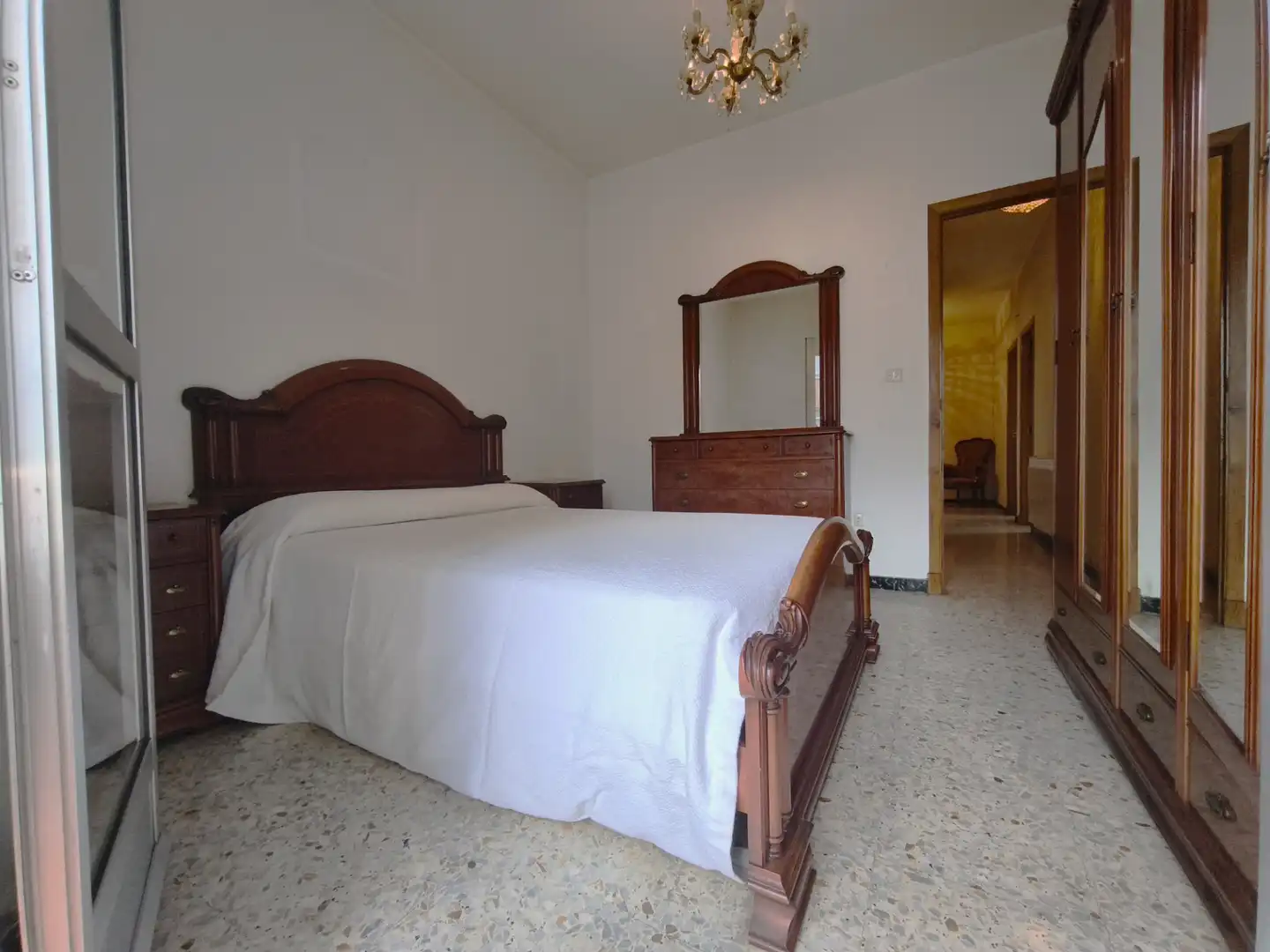 https://static.fotocasa.es/images/ads/3fba1e04-60bc-40fc-bdf3-9177070d6e69?rule=original