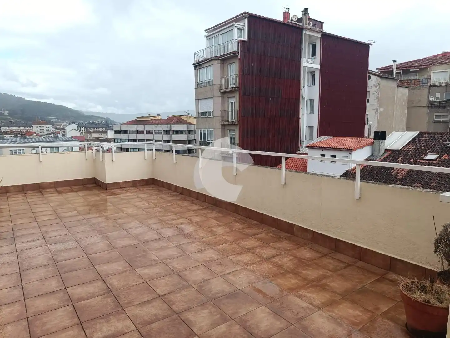 https://static.fotocasa.es/images/ads/0f16c6cb-8cf5-4b0b-9eb7-7c6b51a9ea78?rule=original