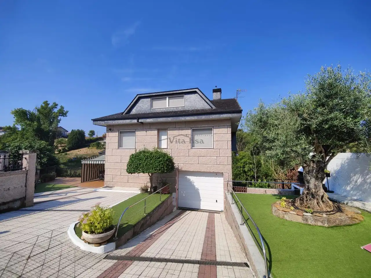 https://static.fotocasa.es/images/ads/e4e9d538-4528-46c9-a2e0-57823f6e4084?rule=original