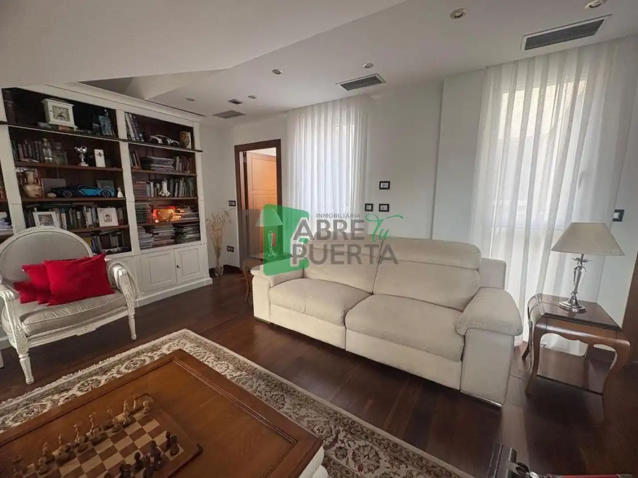 https://static.fotocasa.es/images/ads/2e41579e-bac0-4b88-ac34-808b921c0c7d?rule=original