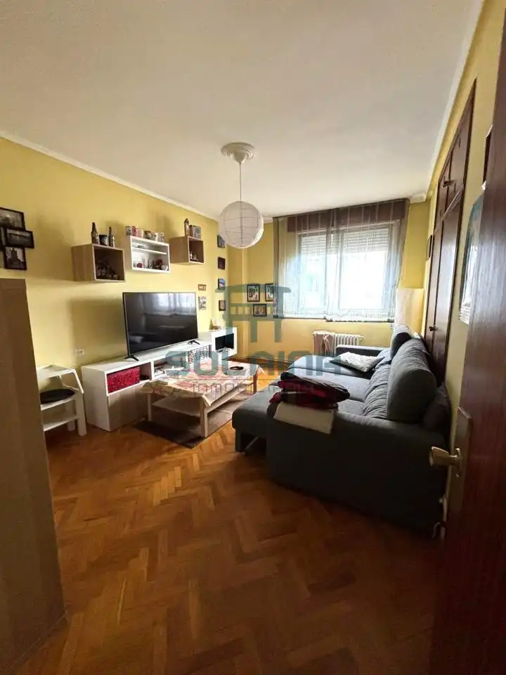 https://static.fotocasa.es/images/ads/6f10d8ea-d9d3-4c8d-8ab8-ca5fac2be3a3?rule=original