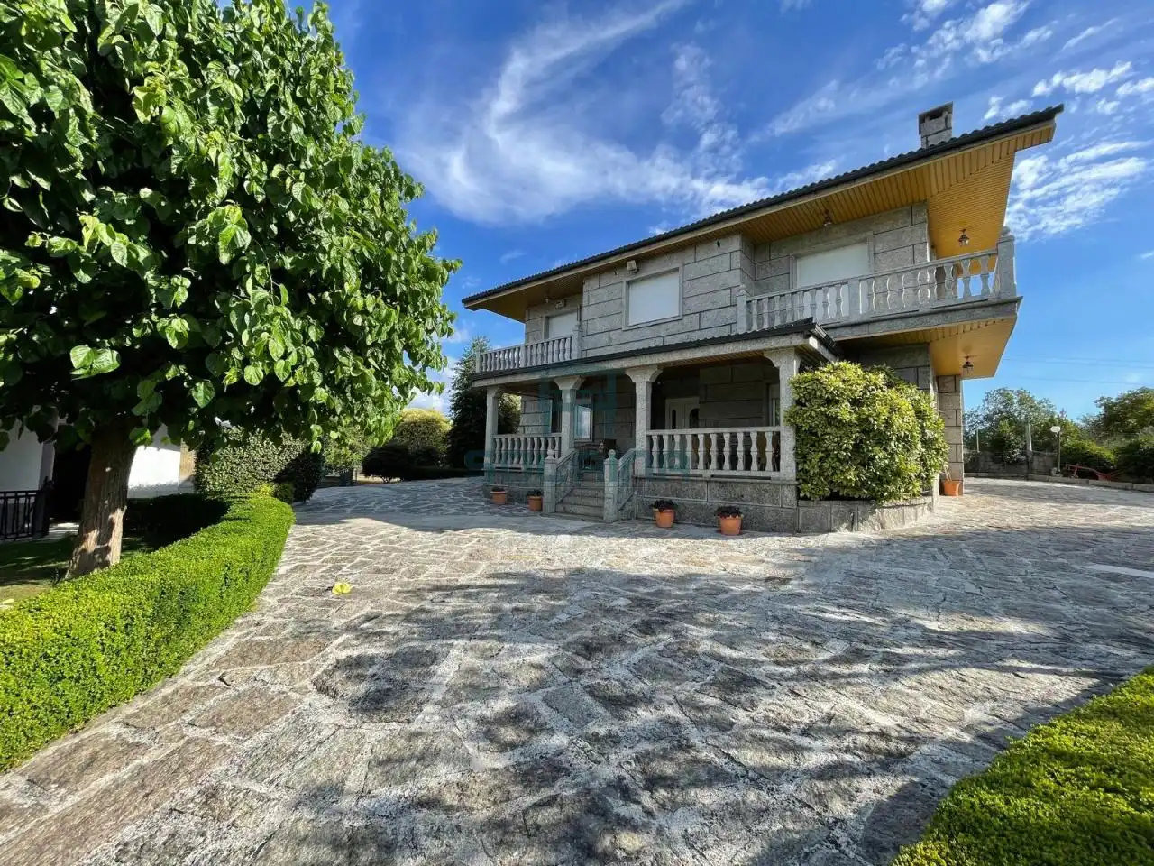 https://static.fotocasa.es/images/ads/4b92c0af-5b1f-4685-a616-adbbe1701c6c?rule=original