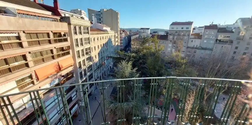 https://static.fotocasa.es/images/ads/0a29f536-3e0a-427f-bea2-8c8c895197ef?rule=original