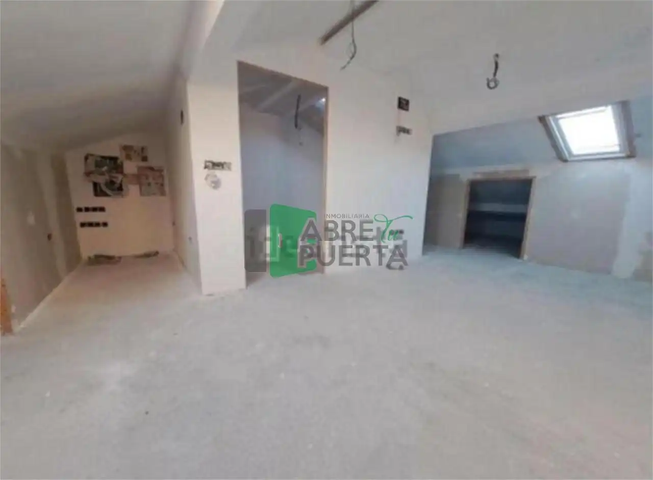 https://static.fotocasa.es/images/ads/b3c9fcb0-8402-4d72-8642-f63b78375cc5?rule=original