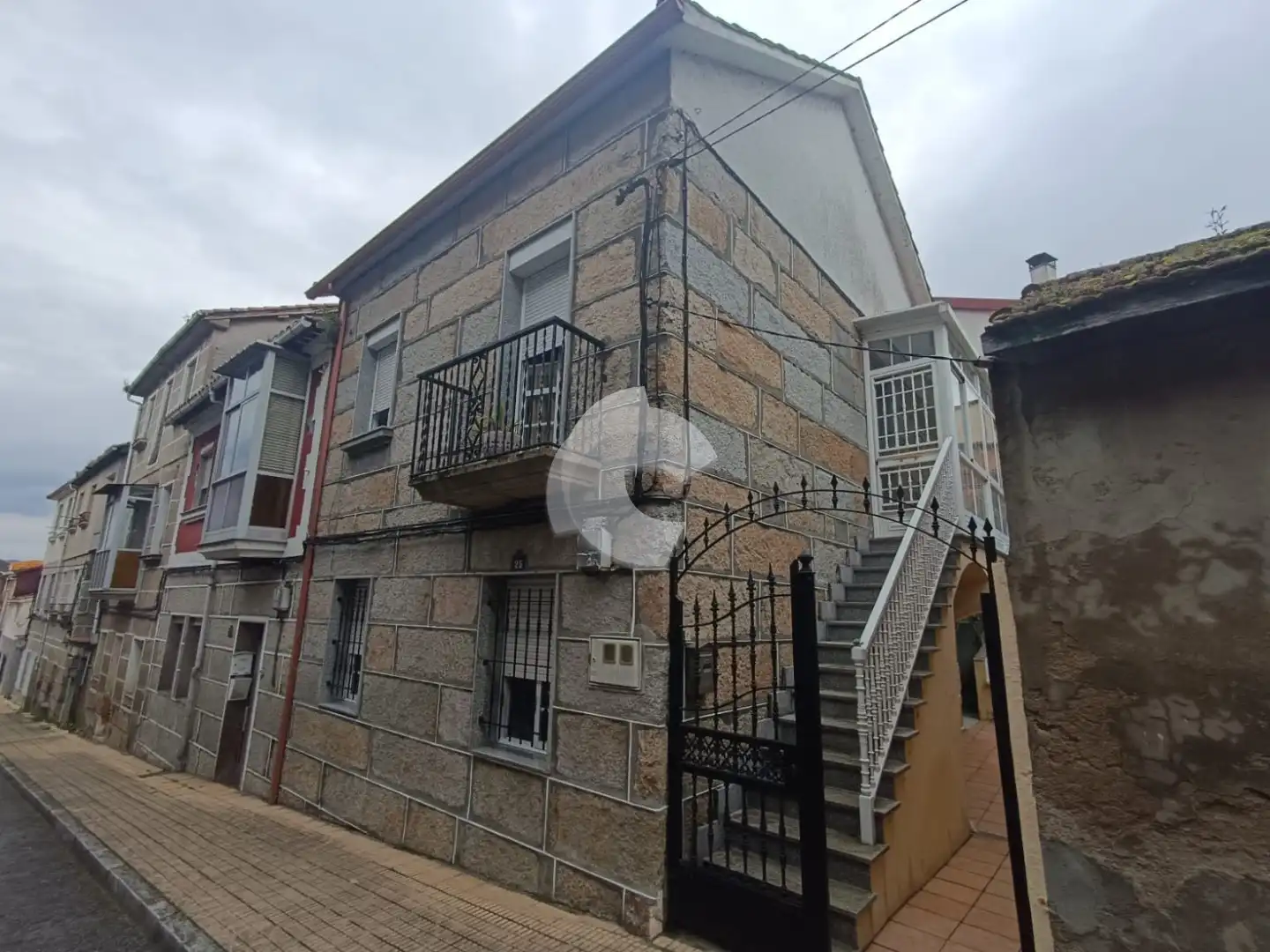 https://static.fotocasa.es/images/ads/21bae104-71a5-421e-8ef1-5bc08b443365?rule=original
