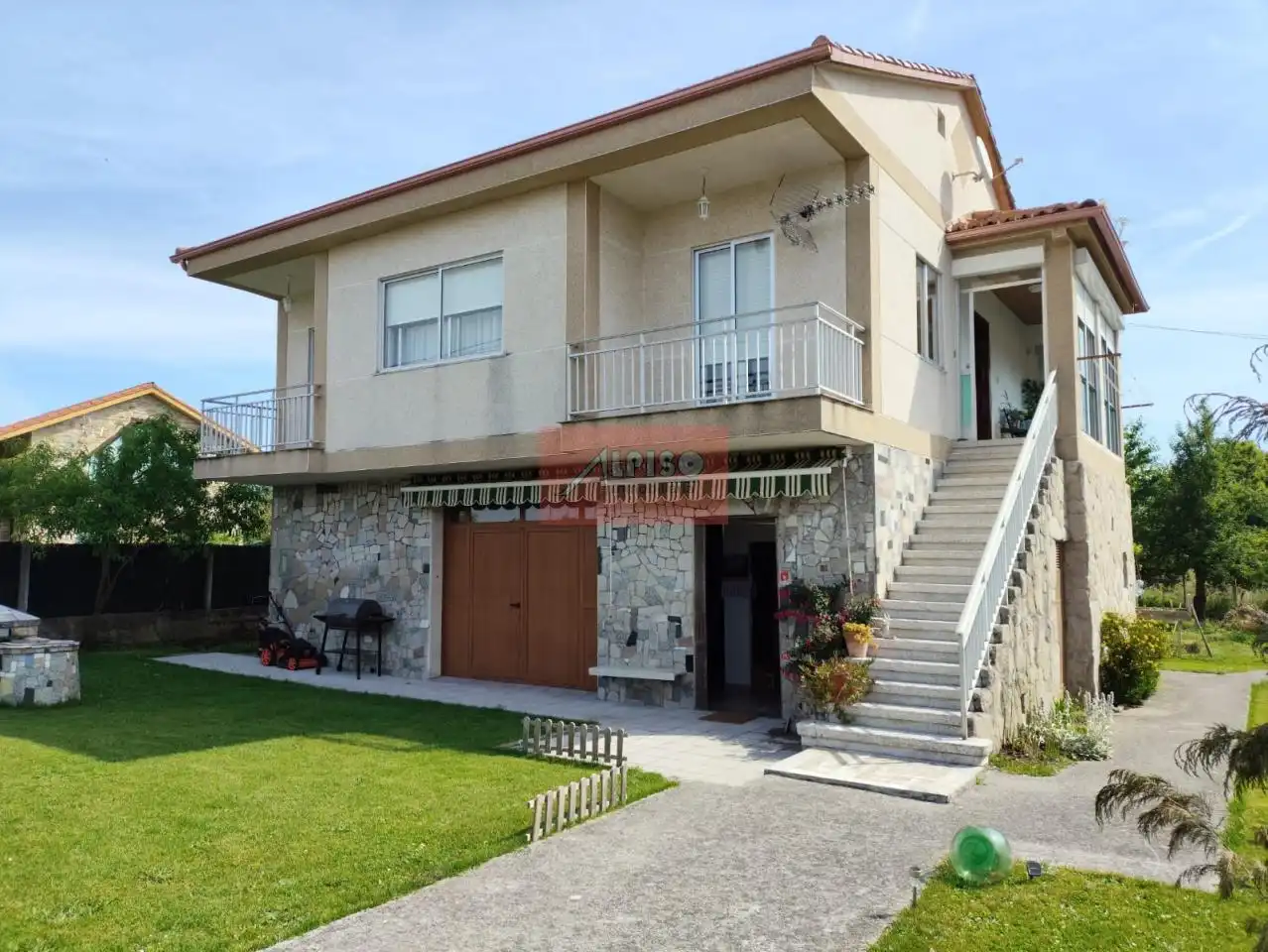 https://static.fotocasa.es/images/ads/a7698a1e-0a30-4845-86e0-9f2c0b5adbf5?rule=original