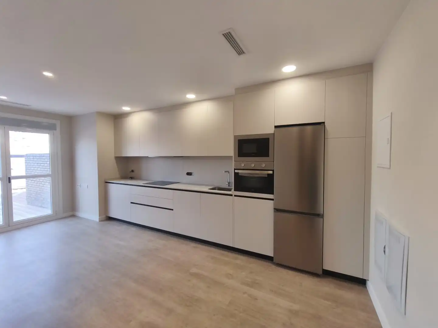 https://static.fotocasa.es/images/ads/e2fdb2e8-fd10-422b-9ac9-ea34e1999f12?rule=original
